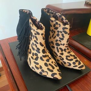Betsey Johnson Leopard Print Fringe Bootie SIZE 7M